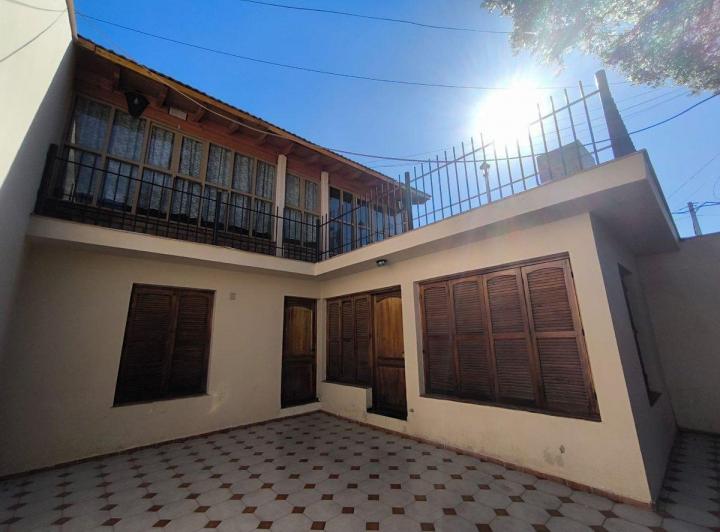 Casa · 212m² · 6 Ambientes · 6 Cocheras