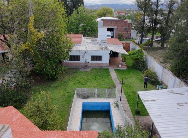 Casa · 261m² · 5 Ambientes · 2 Cocheras