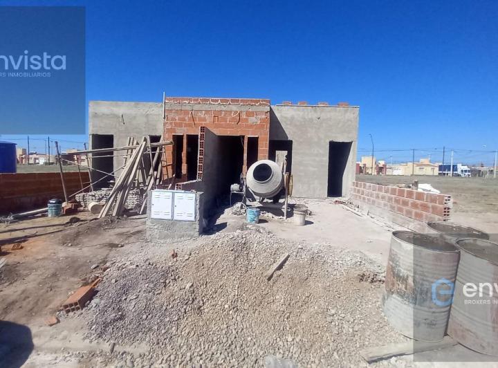 Casa · 77m² · 5 Ambientes · 1 Cochera