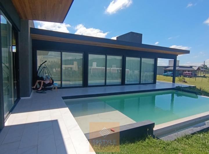 Casa · 280m² · 6 Ambientes · 2 Cocheras