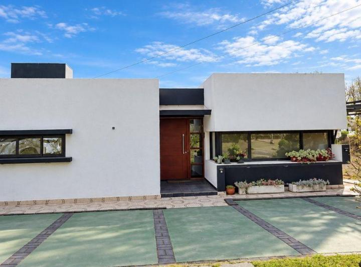 Casa · 221m² · 4 Ambientes