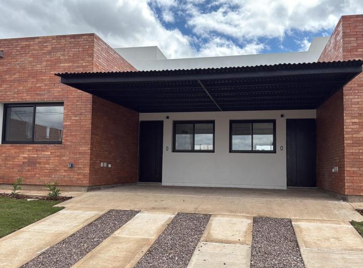 Casa · 75m² · 4 Ambientes · 1 Cochera