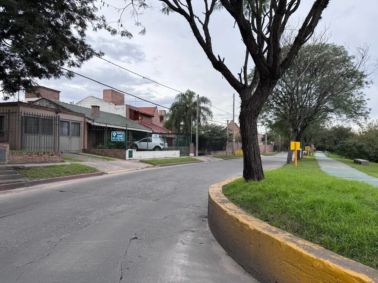 CASA  VENTA BARRIO URCA 3 DORMITORIOS TODA PB. apto cresdito hipotecario