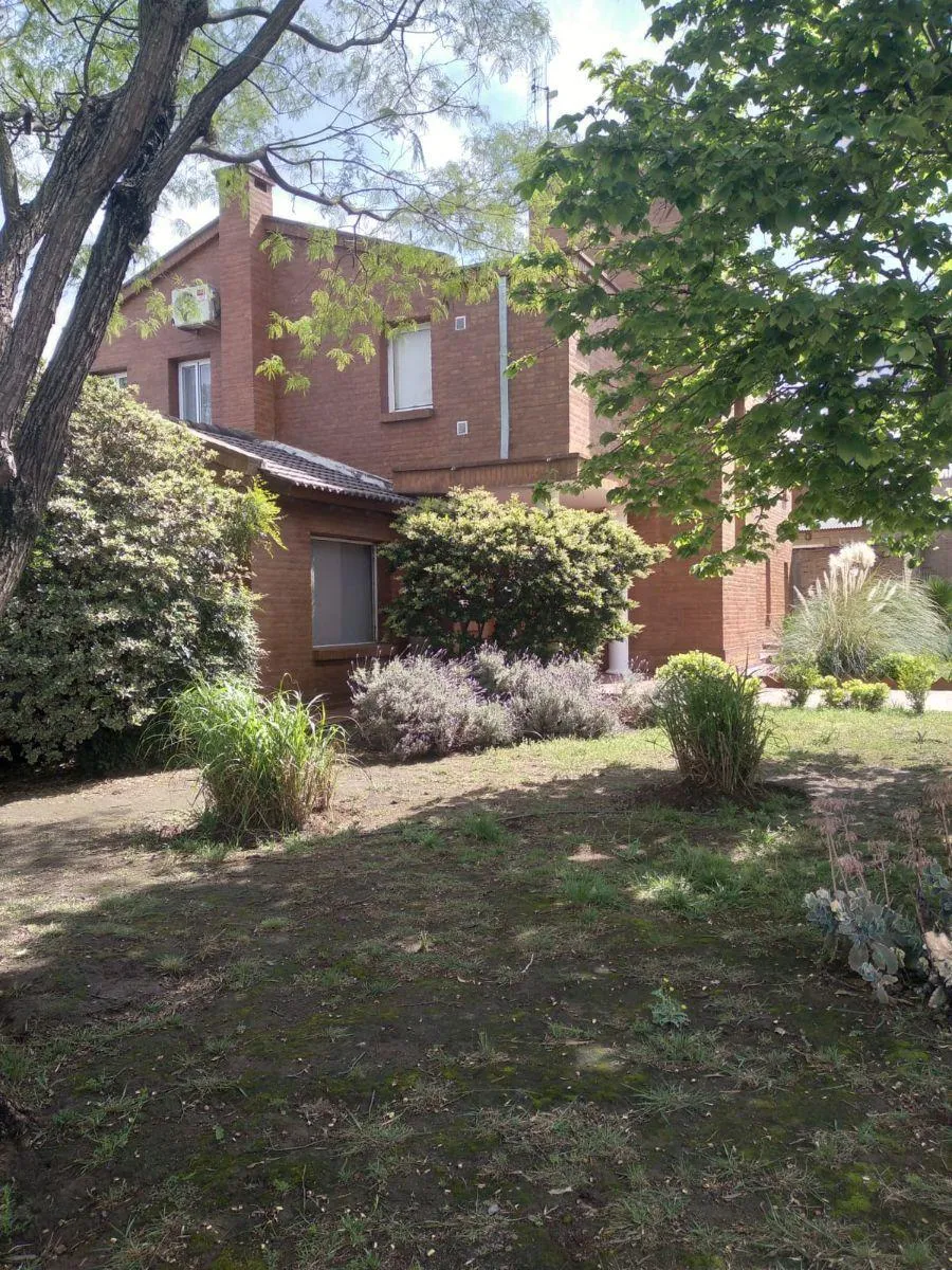 CASONA EN VENTA BARRIO LOS CIELOS - VALLE ESCONDIDO