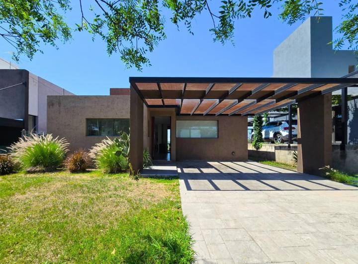 Casa · 98m² · 3 Ambientes · 2 Cocheras