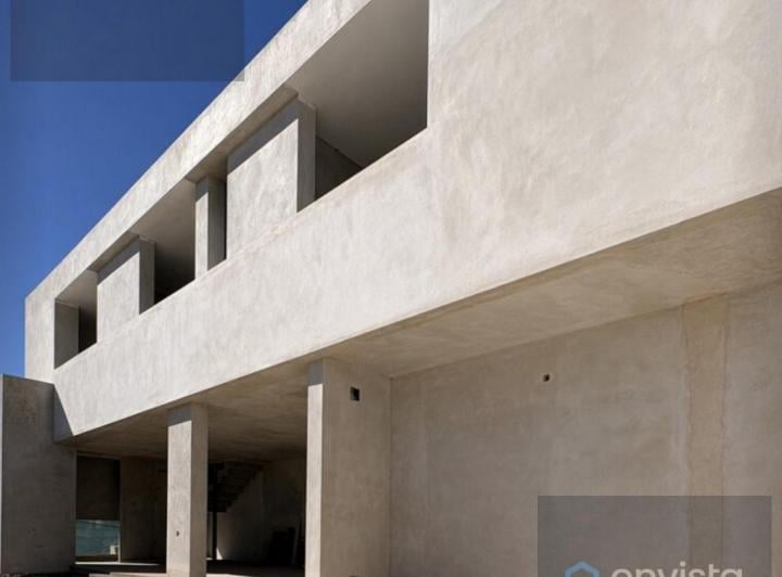 Casa · 147m² · 4 Ambientes · 2 Cocheras