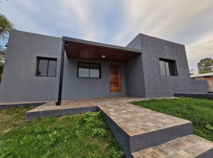 Casa · 100m² · 4 Ambientes · 1 Cochera