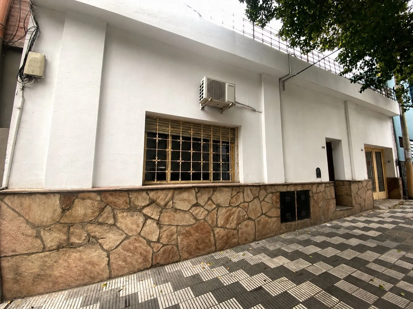 SE ALQUILA CASA EN BARRIO GENERAL PAZ IDEAL USO PROFESIONAL