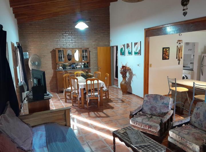 Casa · 750m² · 2 Dormitorios · 1 Cochera