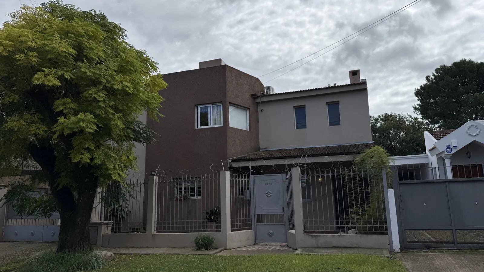 CASA en Venta VILLA RIVERA INDARTE 4 DORM