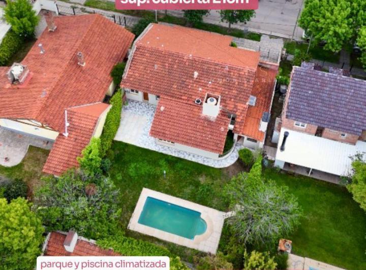 Casa · 206m² · 4 Dormitorios · 1 Cochera