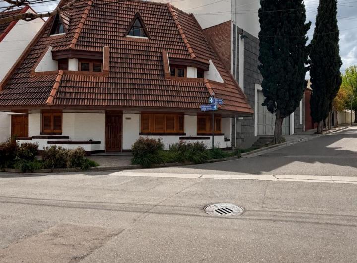 Casa · 165m² · 4 Ambientes · 1 Cochera