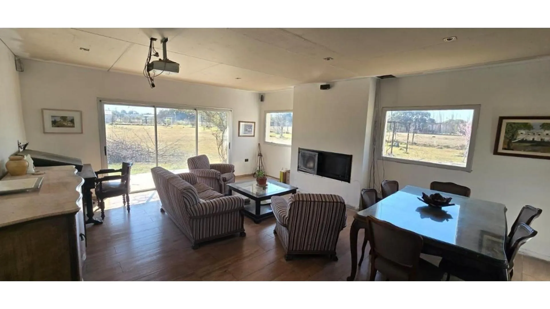 SE VENDE CASA 3 D. 2 BAÑOS. COCHERA. PARQUE DE 8.387M2.
