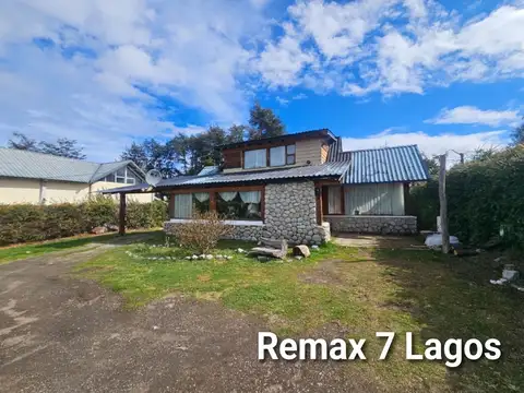 Venta de casona 5 habitaciones, villa la angostura