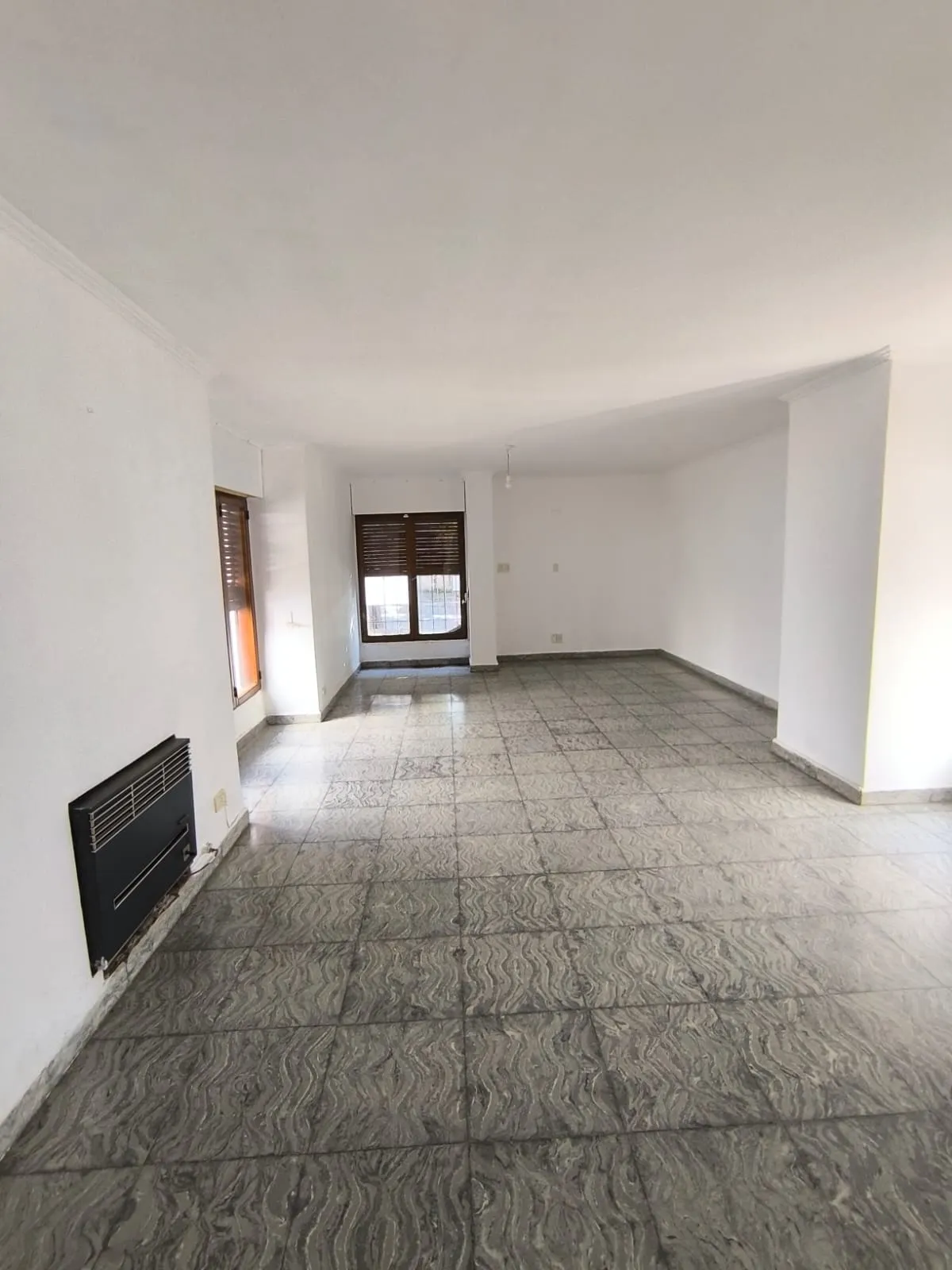 CASA 4 DORM.+ MONOAMBIENTE + COCHERA X 5 EXC. UBICACION!!!