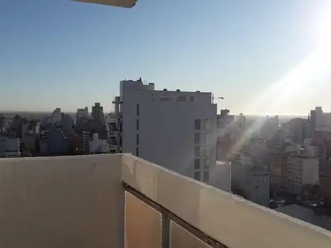 Alquiler departamento de 2 dormitorios con balcón y cochera en rosario - centro