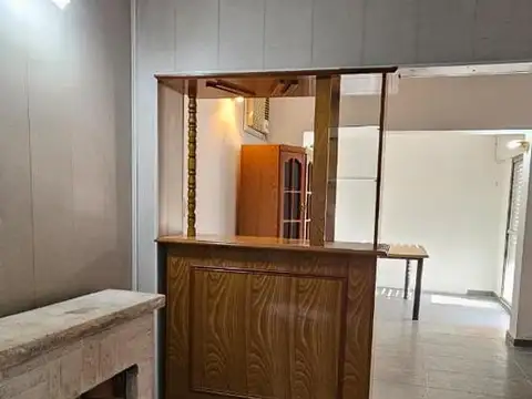 Alquiler. casa interna única. dos dormitorios con patio seco. en tiro suizo