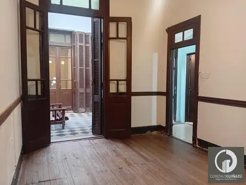 Casa de pasillo en el centro
