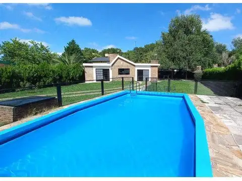Alquiler · casa · 3 dormitorios · pileta · roldán