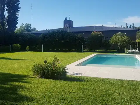 Casa en los alamos club de campo - tres dormitorios- pileta - golf - tenis - fubol- caballeriza