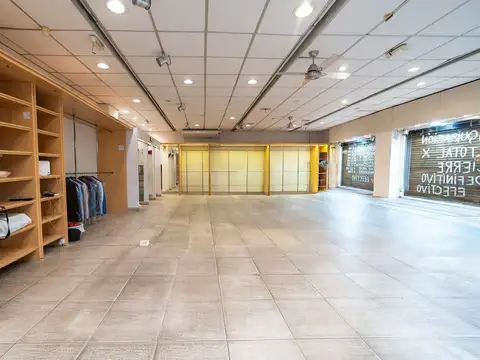 Venta local en esquina barrio parque