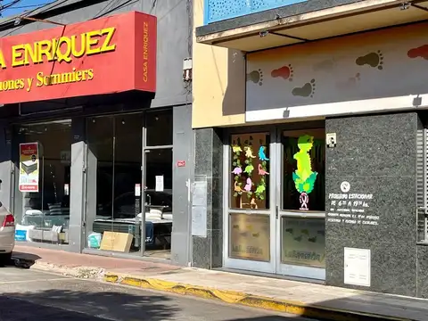 Local céntrico con galpon/deposito a la venta