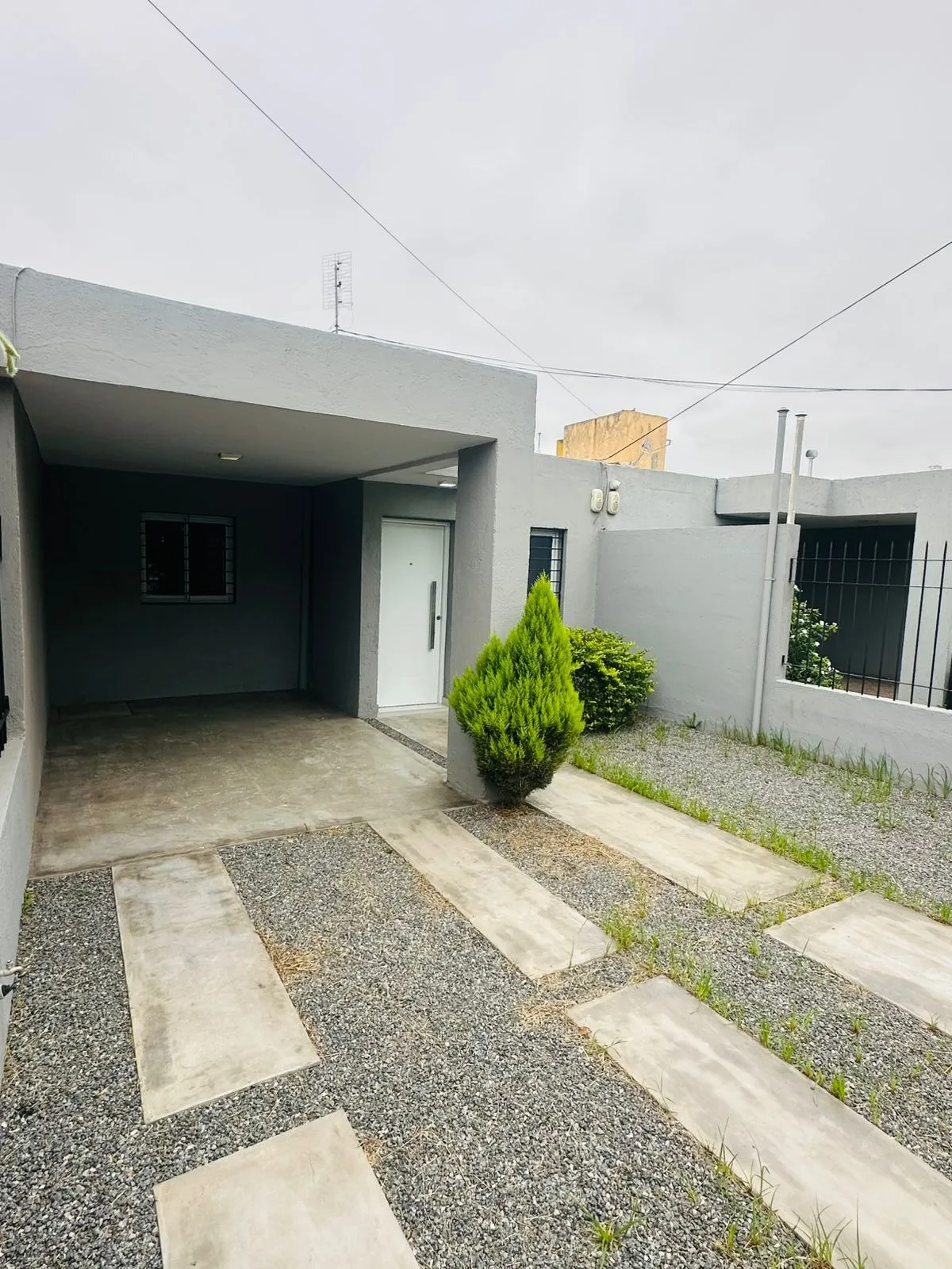 VENDO NUEVO POETA LUGONES A ESTRENAR, 2 DORM COCHERA, JARDIN CON ASADOR