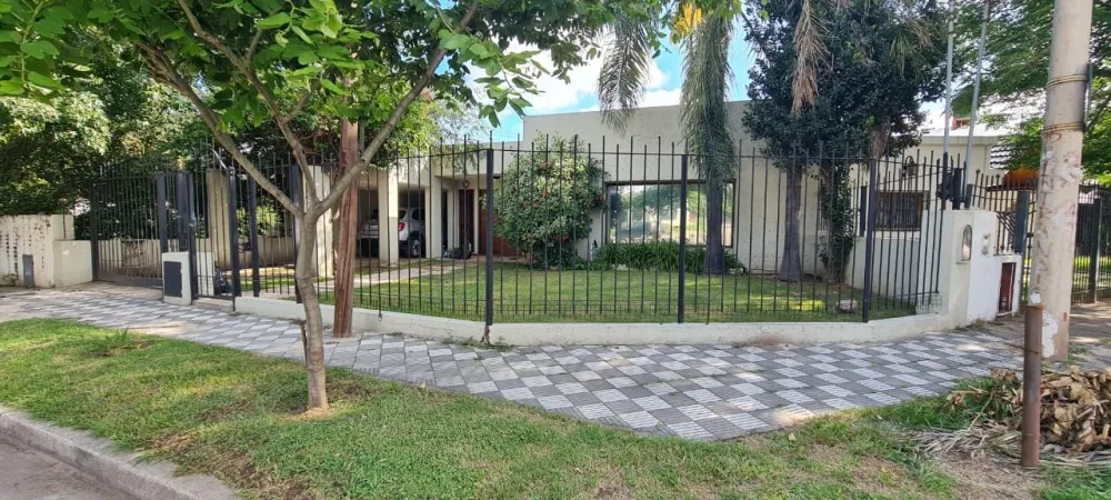 VENTA CASA DE 3 DORMITORIOS CON PILETA EN ZONA NORTE GRANJA DE FUNES!!!
