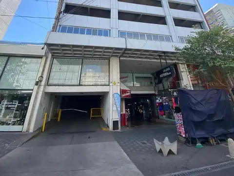 Ingreso cómodo y seguro, mediante control de acceso y rampa de hormigón - seguridad 24 hs