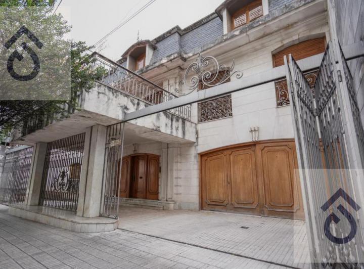 Casa · 882m² · 6 Ambientes · 2 Cocheras