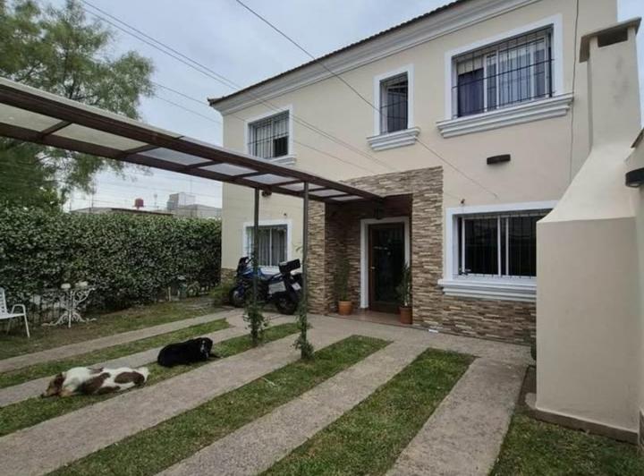 Casa · 170m² · 4 Ambientes · 2 Cocheras