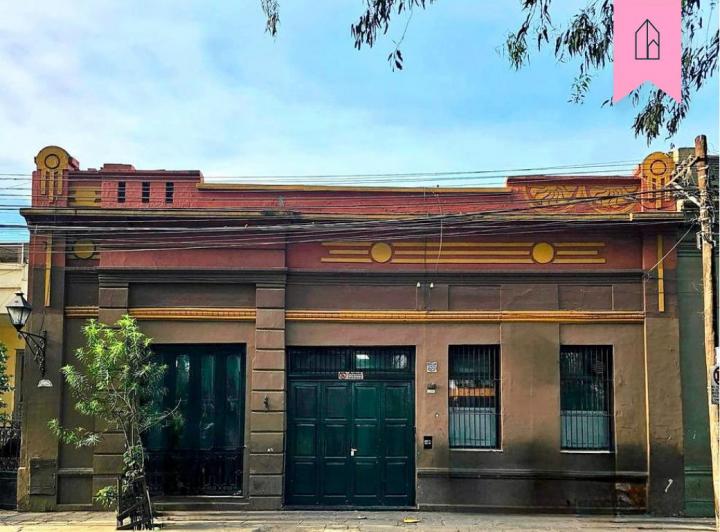 Casa · 340m² · 8 Ambientes · 1 Cochera