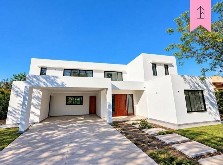 Casa · 259m² · 3 Ambientes · 2 Cocheras