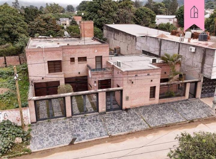 Casa · 500m² · 12 Ambientes · 2 Cocheras
