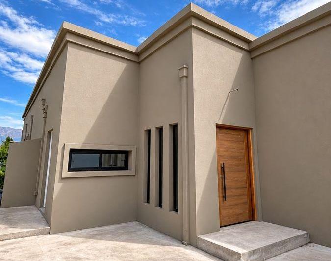 Casa · 190m² · 6 Ambientes · 2 Cocheras
