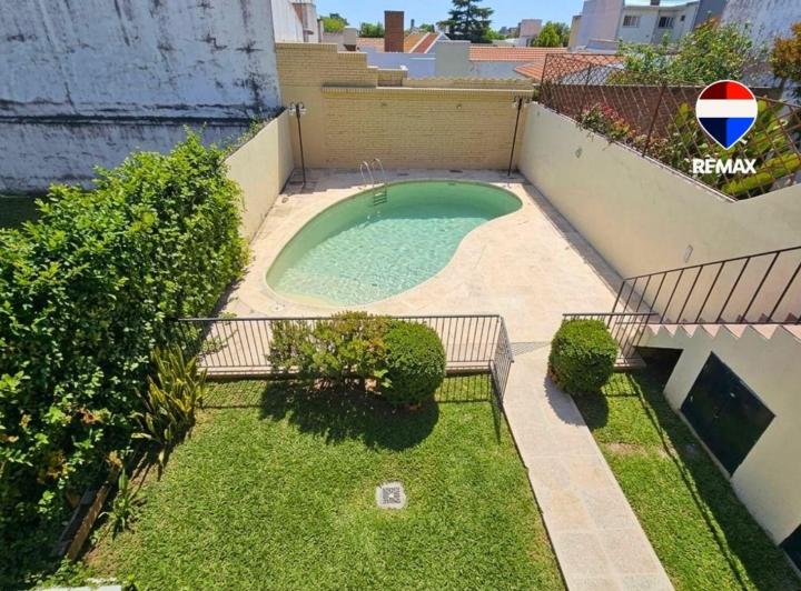 Casa · 400m² · 6 Ambientes · 1 Cochera