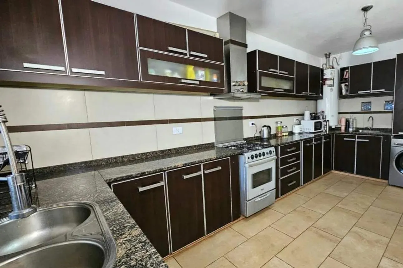 Vendo casa c4 dorm.cpileta.B Nueva Poeta Lugones.