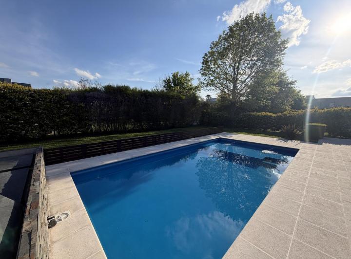 Casa · 254m² · 7 Ambientes · 4 Cocheras