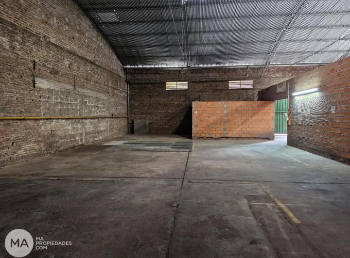 Bodega-Galpón · 682m²