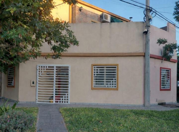 Casa · 6863m² · 6 Ambientes