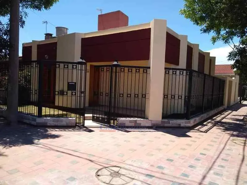 Casa 3Dor B°Los Naranjos c/patio