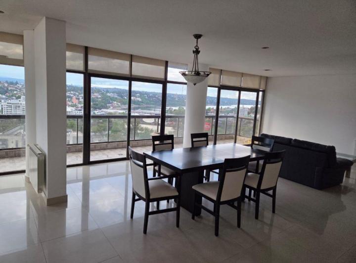 Departamento · 227m² · 8 Ambientes · 1 Cochera