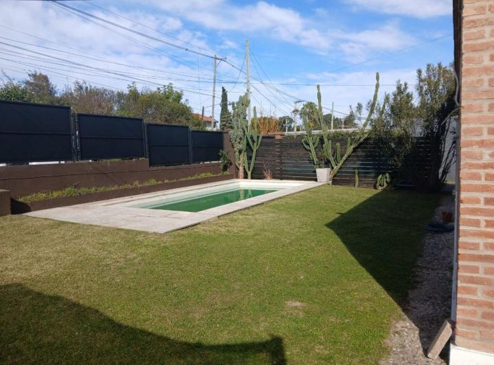 Casa · 130m² · 8 Ambientes · 1 Cochera