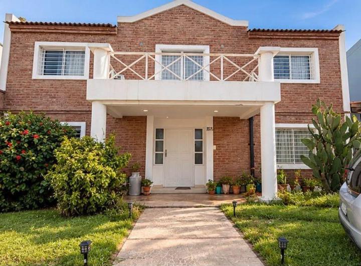 Casa · 257m² · 10 Ambientes · 3 Cocheras