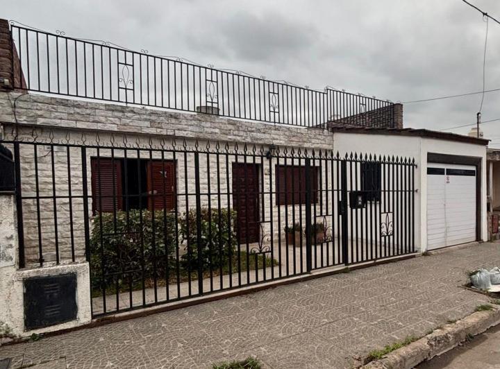 Casa · 170m² · 3 Ambientes · 2 Cocheras
