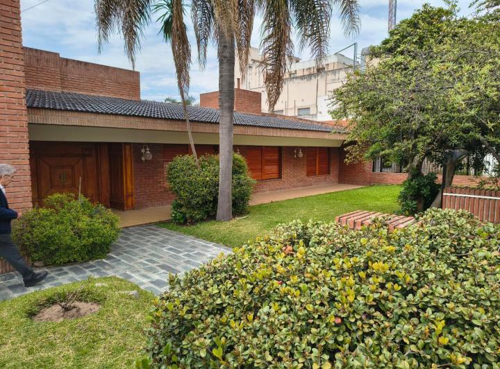 Casa · 490m² · 13 Ambientes · 4 Cocheras