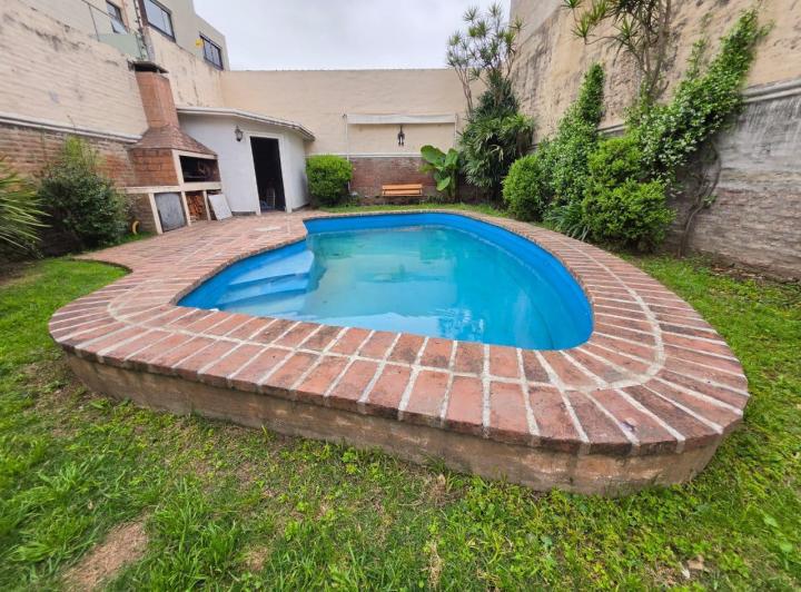 Casa · 180m² · 7 Ambientes