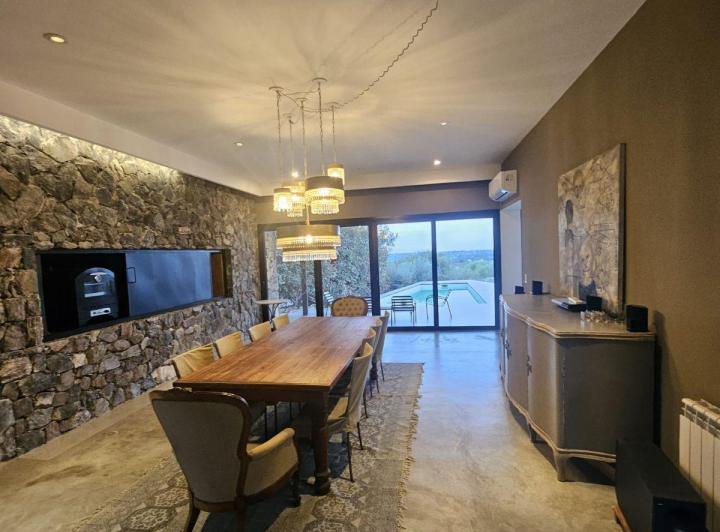Casa · 351m² · 5 Ambientes · 2 Cocheras