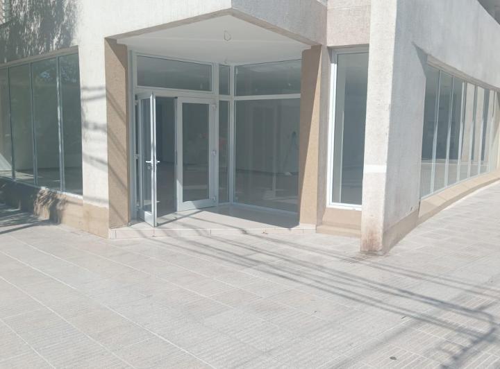 Local comercial · 200m² · 7 Ambientes · 1 Cochera
