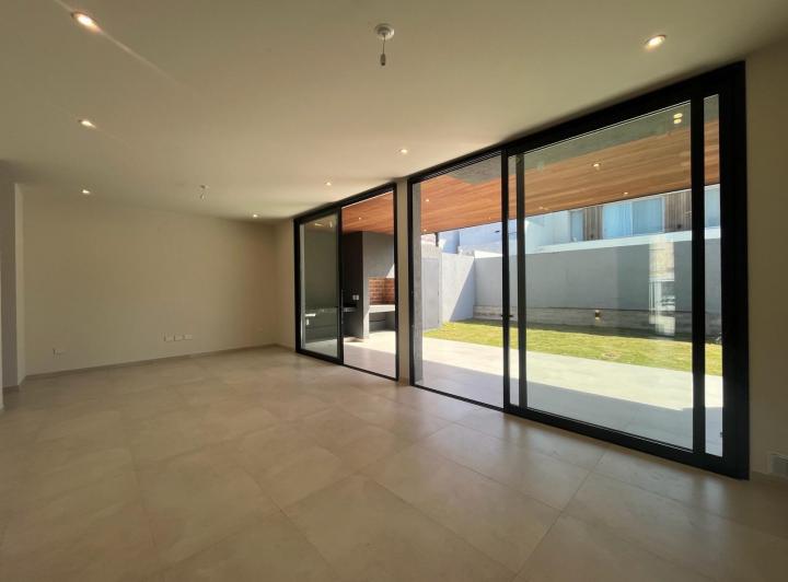 Casa · 170m² · 4 Ambientes · 2 Cocheras